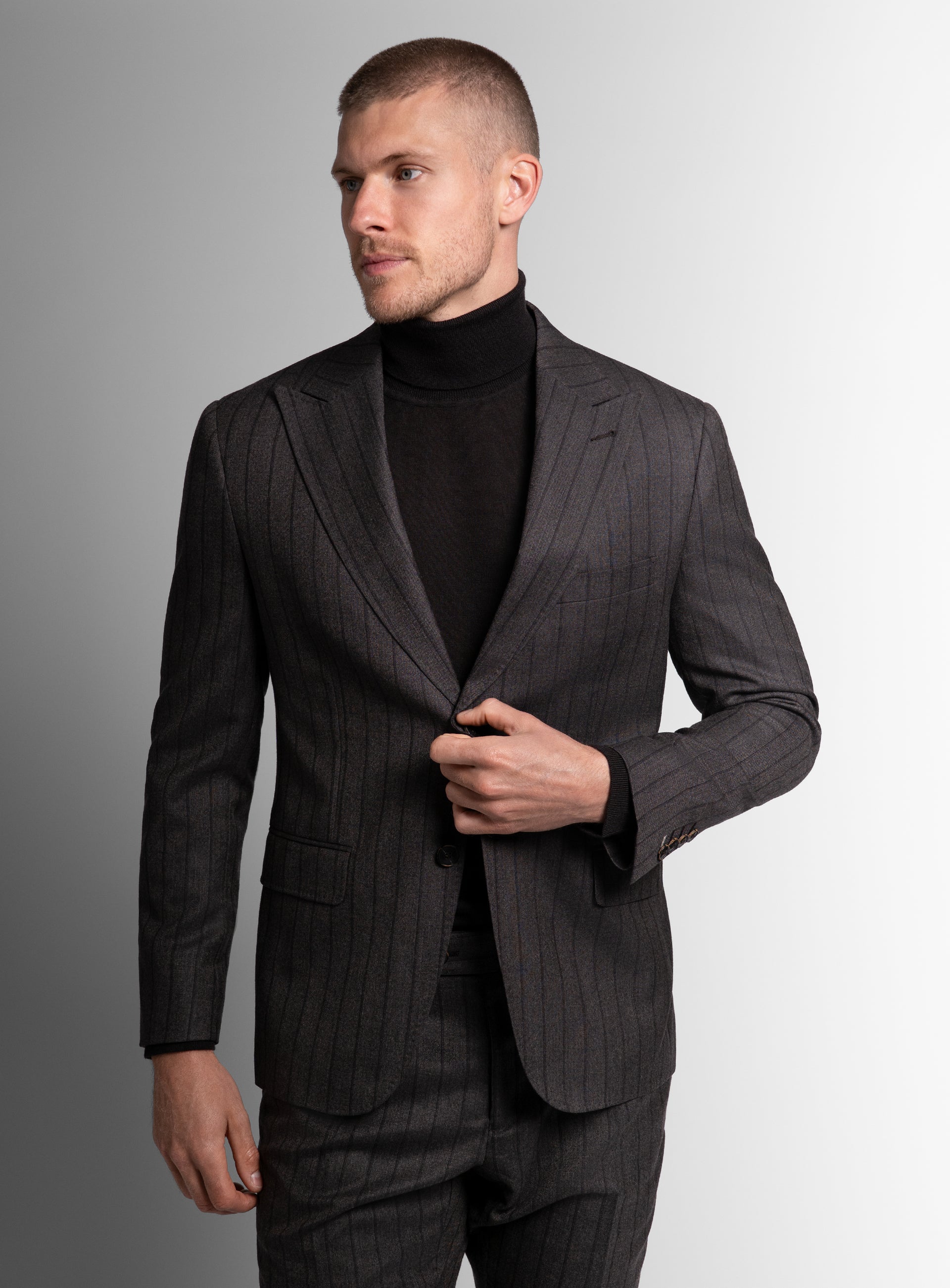 Man holding a button on the Baroncelli Striped Brown Sport Jacket