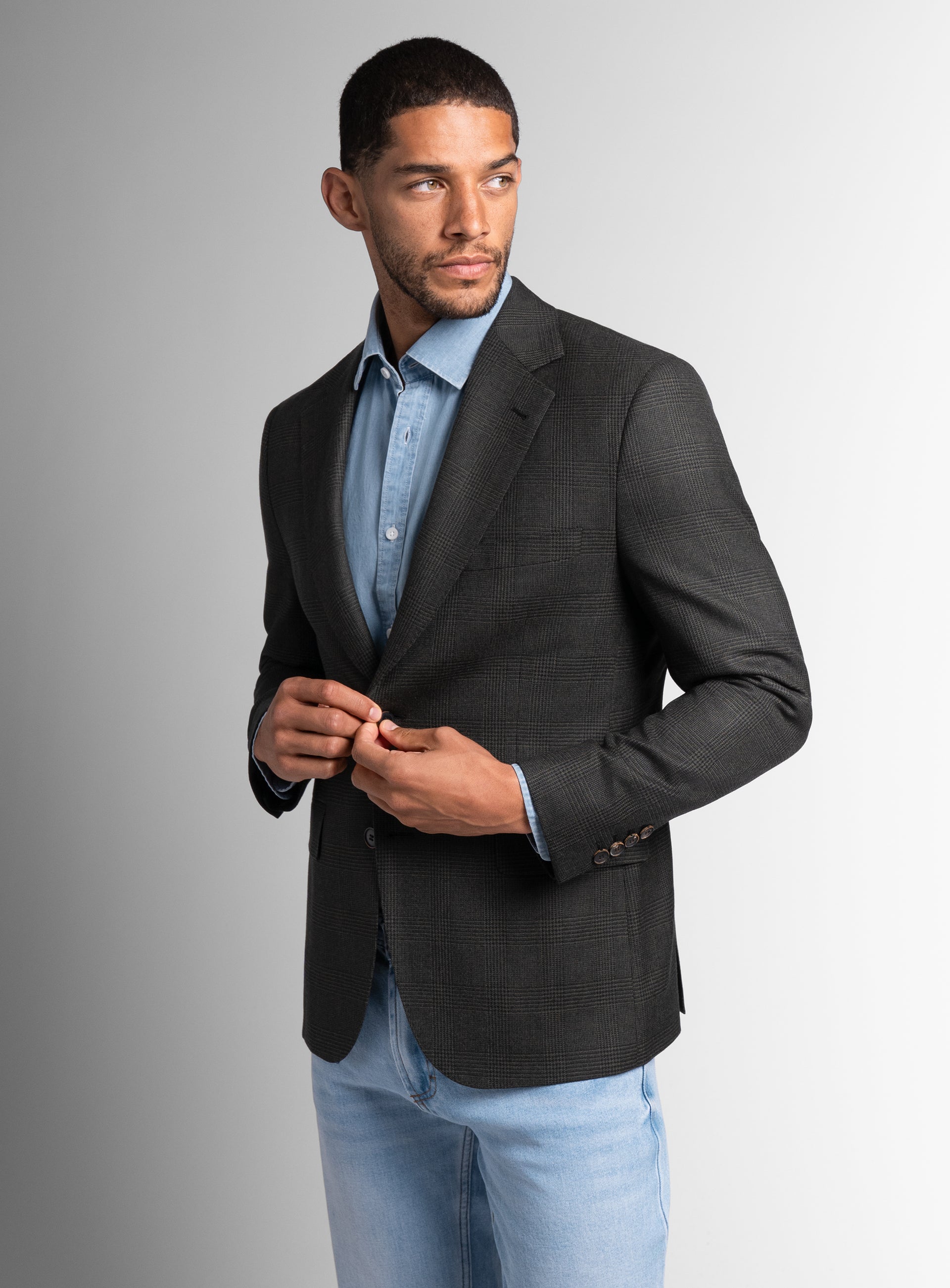 Man holding the button on the Vito Plaid Olive Green Sport Jacket