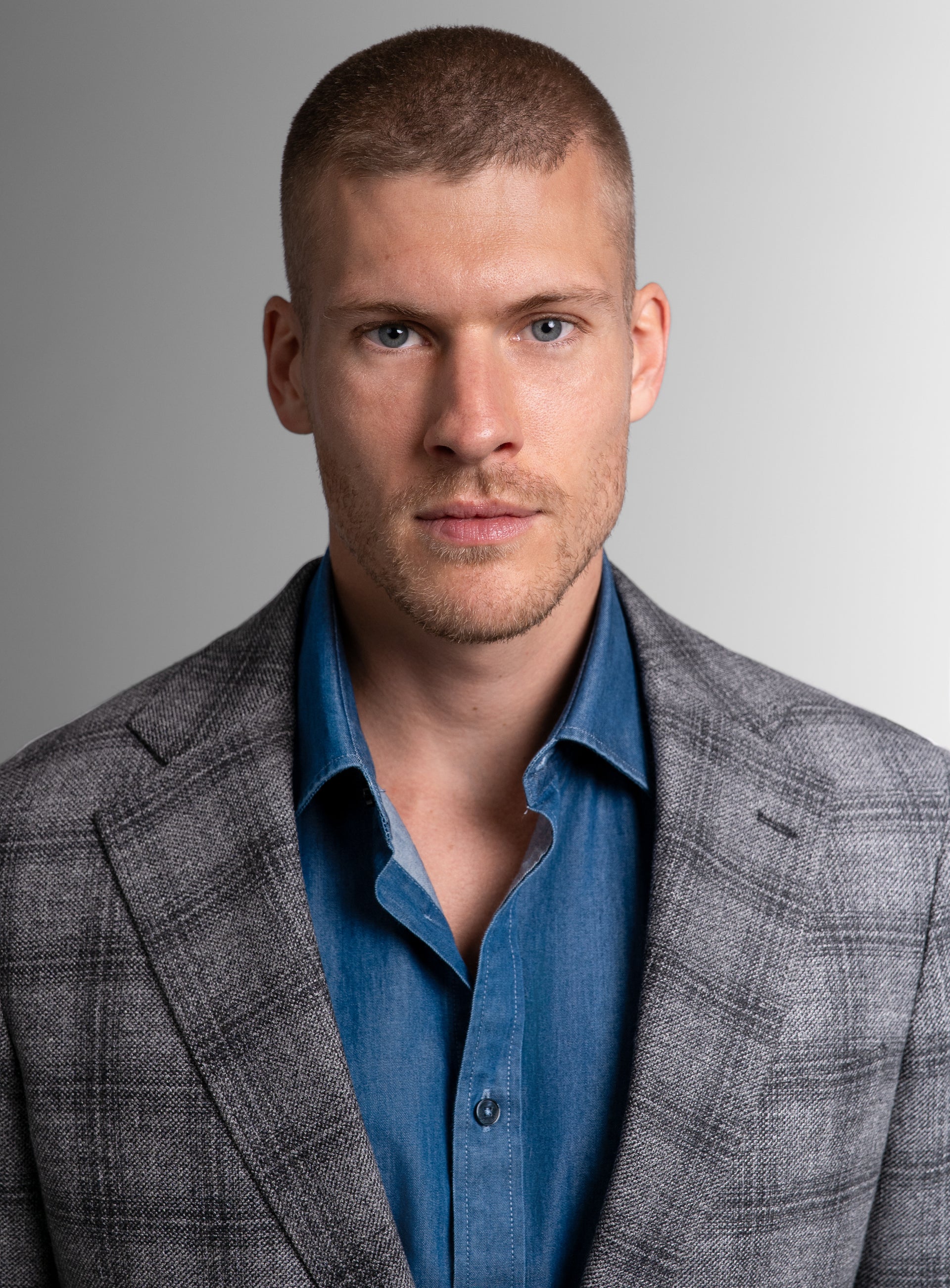 Close-up of a man wearing the Vitale Barleycorn Plaid Grey Sport Jacket