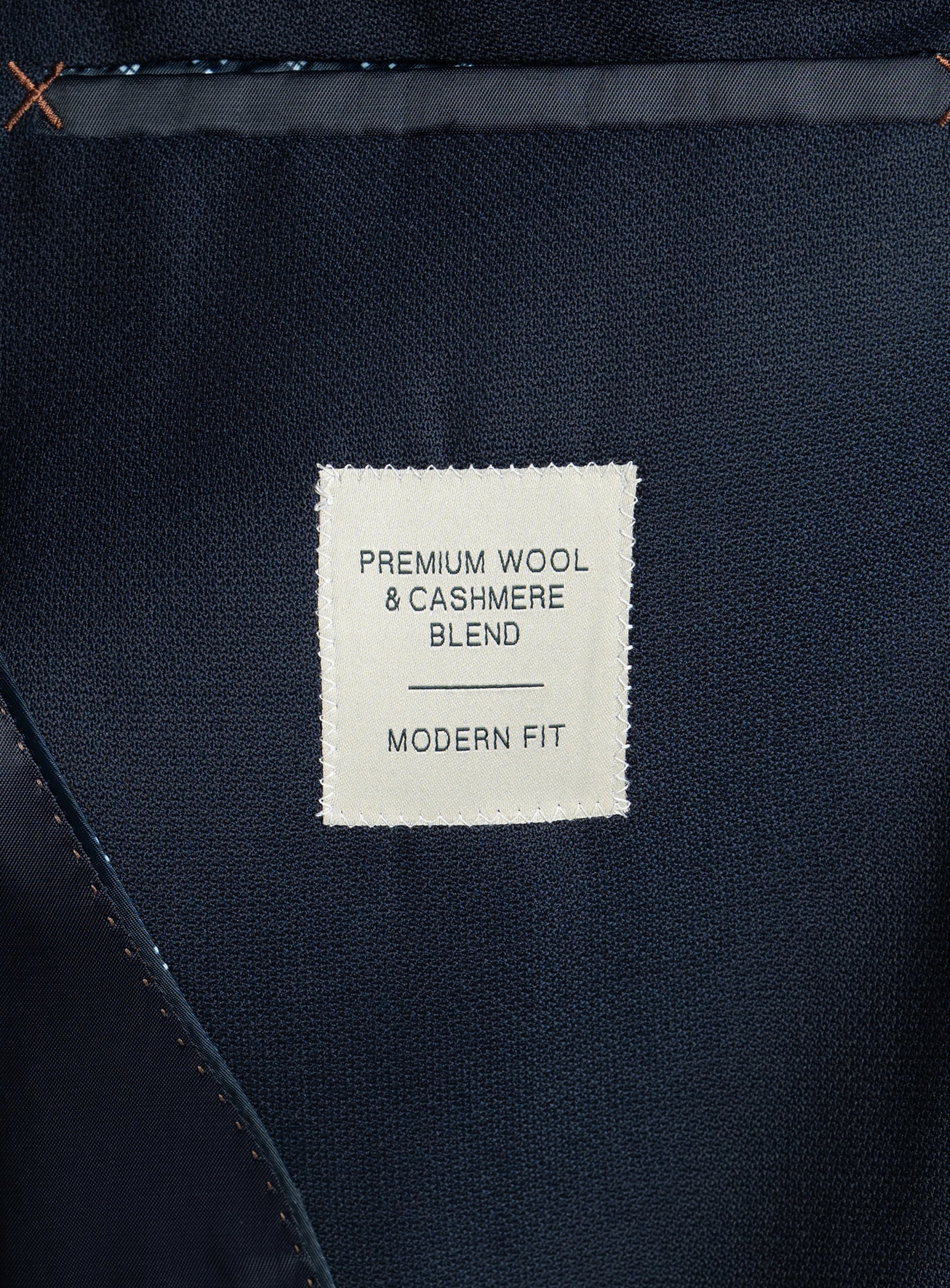 Label that says "Premium Wool & Cashmere Blend - Modern Fit" on the Signature Wool Cashmere Navy Blazer