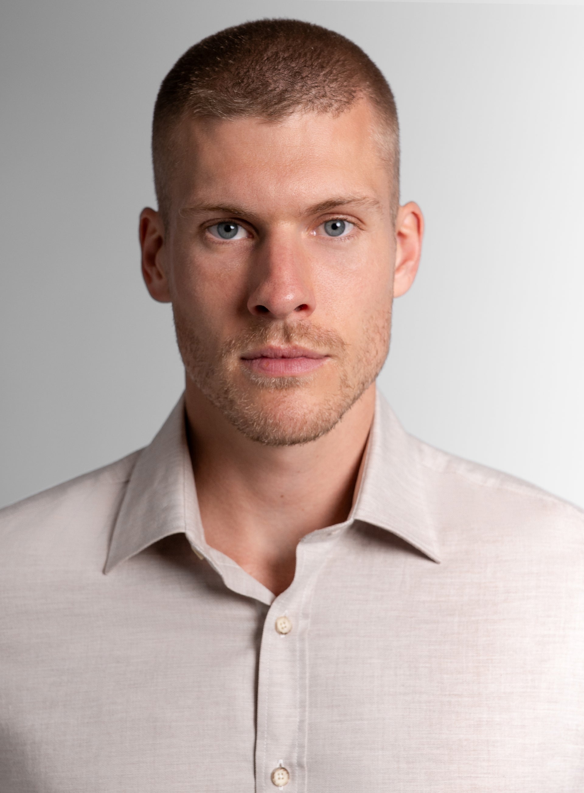 Close-up of a man wearing the Piero Flannel Slim Fit Taupe Shirt