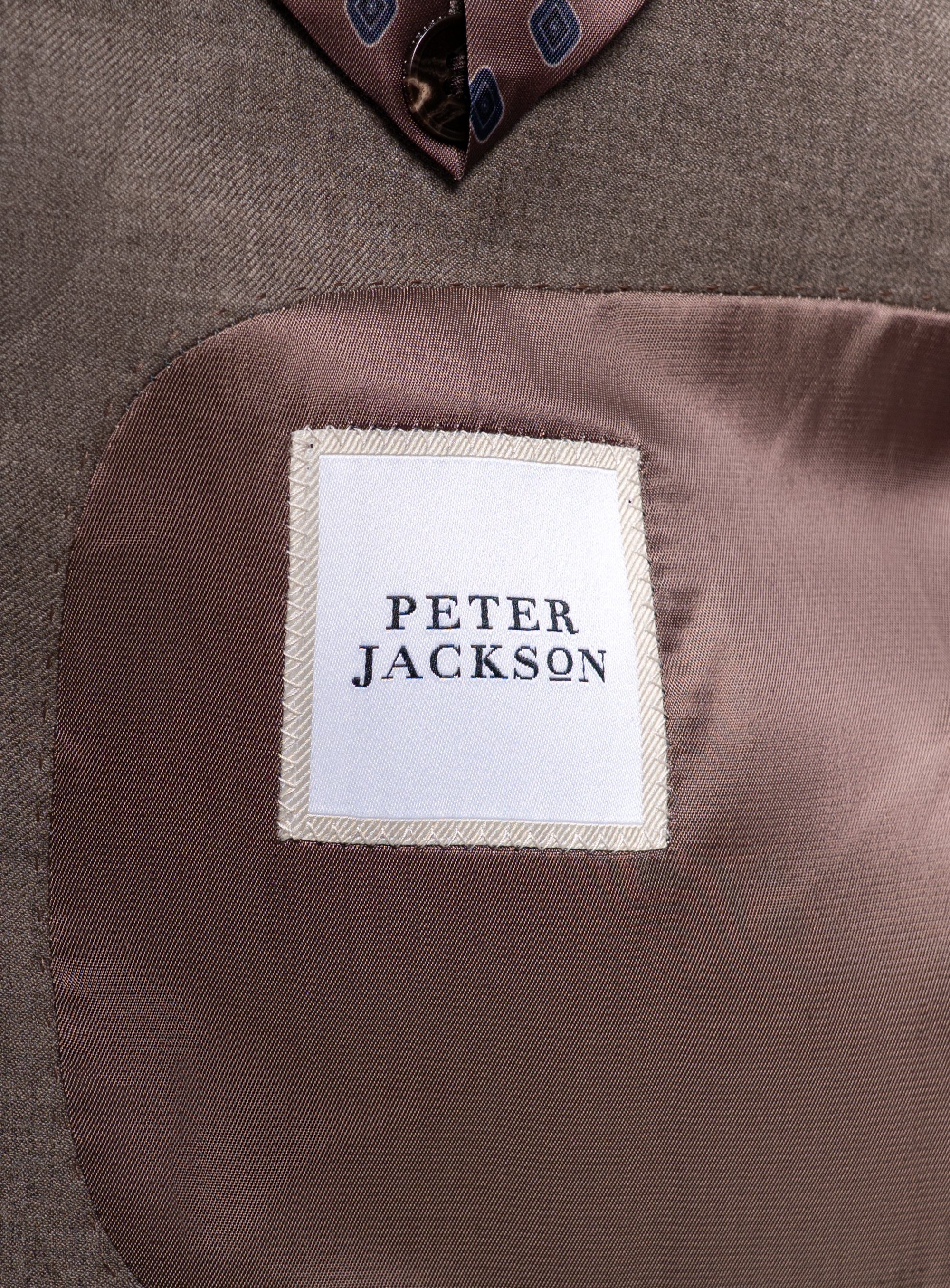 The Peter Jackson logo on the Tattaglia Twill Taupe Suit