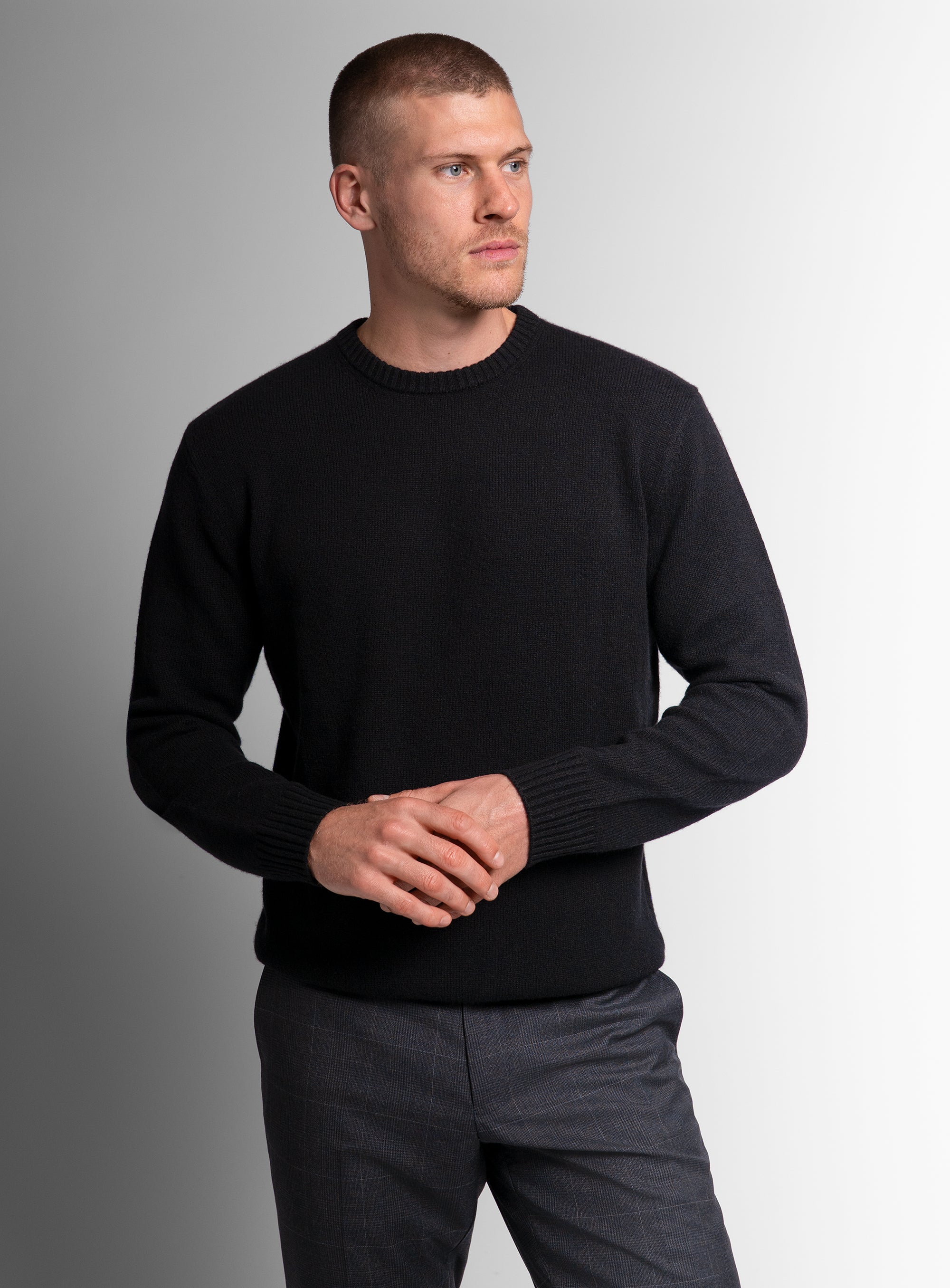 Wool/Cashmere Black Crew Neck Knit | Peter Jackson