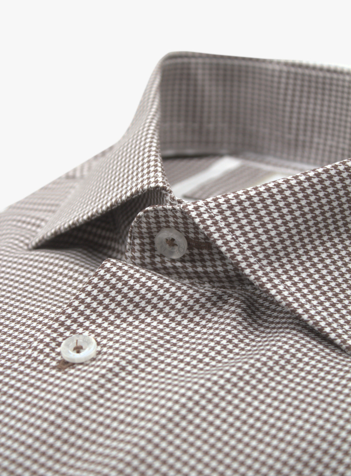 Milan chocolate brown and white houndstooth shirt, cutaway collar close-up