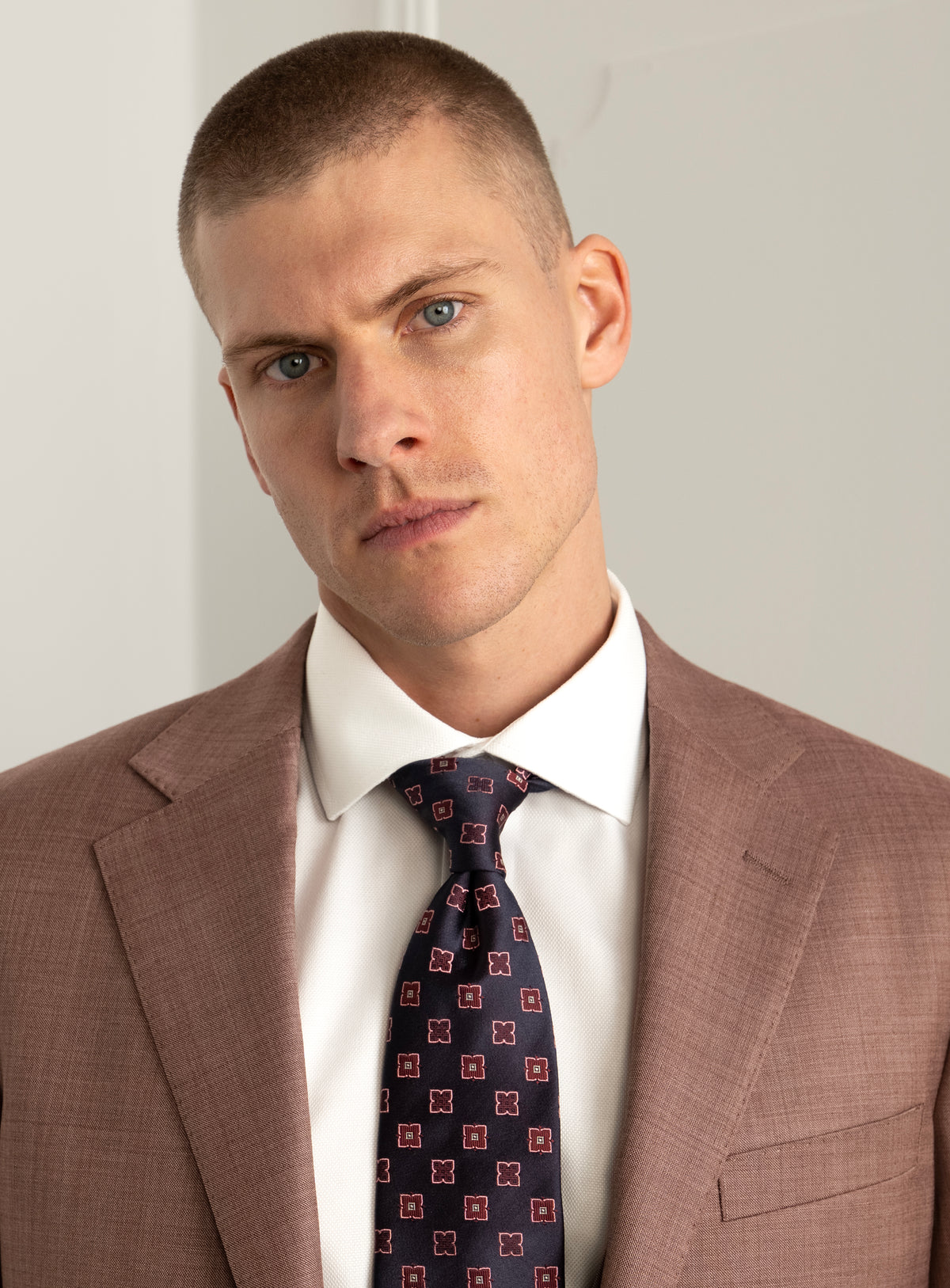 Stefano Sharkskin Dusty Pink Suit - Lapel and upper-body portrait